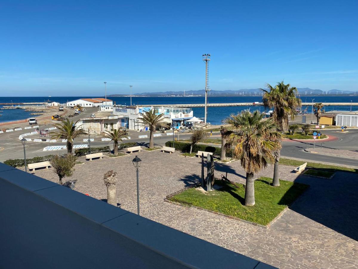 Attici Con Terrazzo Vista Mare Lägenhet Calasetta Exteriör bild