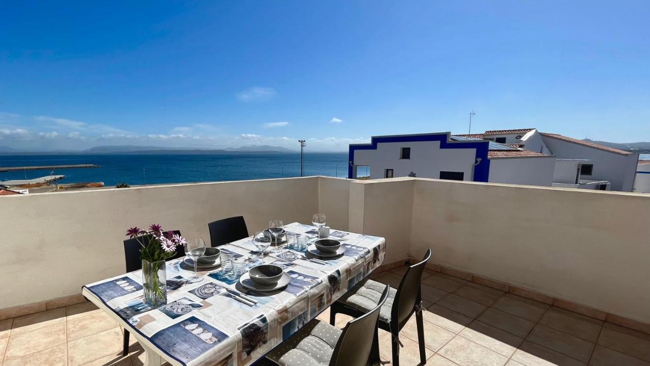 Attici Con Terrazzo Vista Mare Lägenhet Calasetta Exteriör bild
