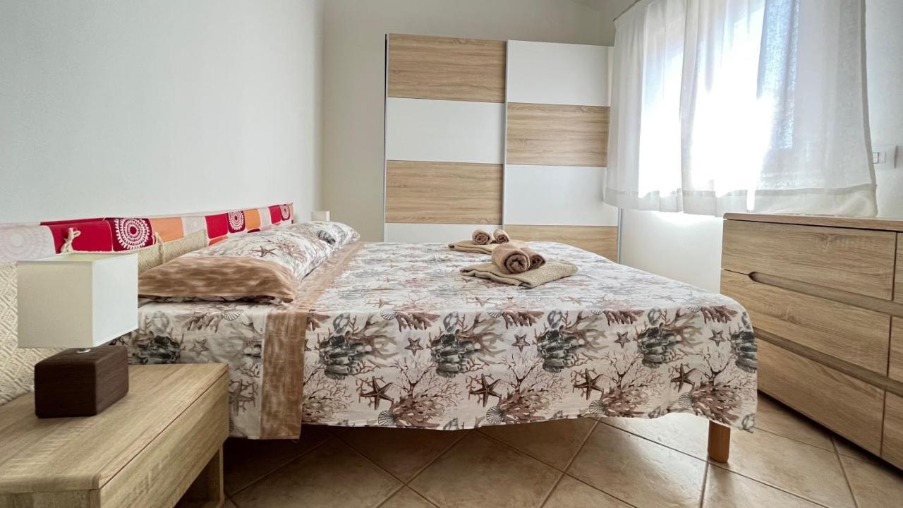 Attici Con Terrazzo Vista Mare Lägenhet Calasetta Exteriör bild