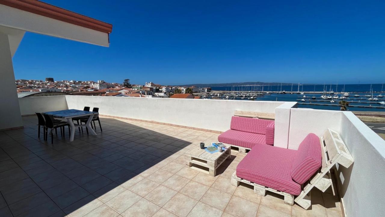 Attici Con Terrazzo Vista Mare Lägenhet Calasetta Exteriör bild