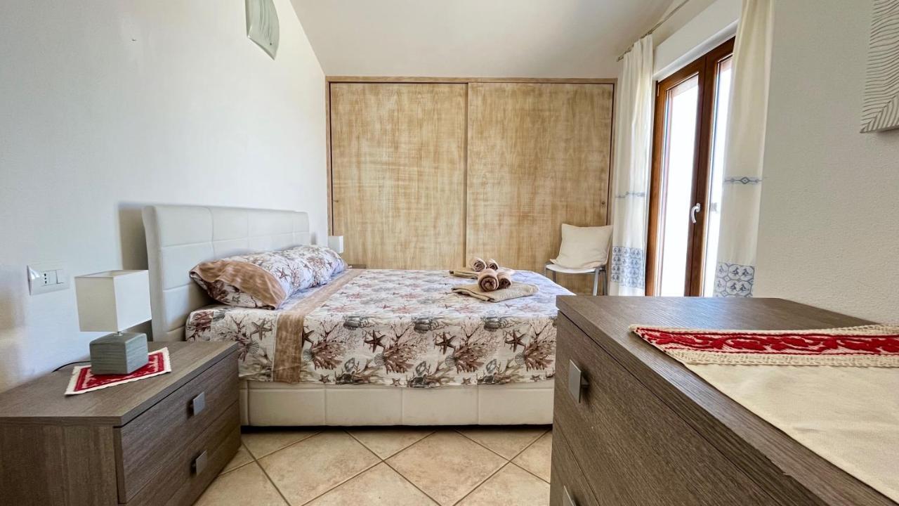 Attici Con Terrazzo Vista Mare Lägenhet Calasetta Exteriör bild