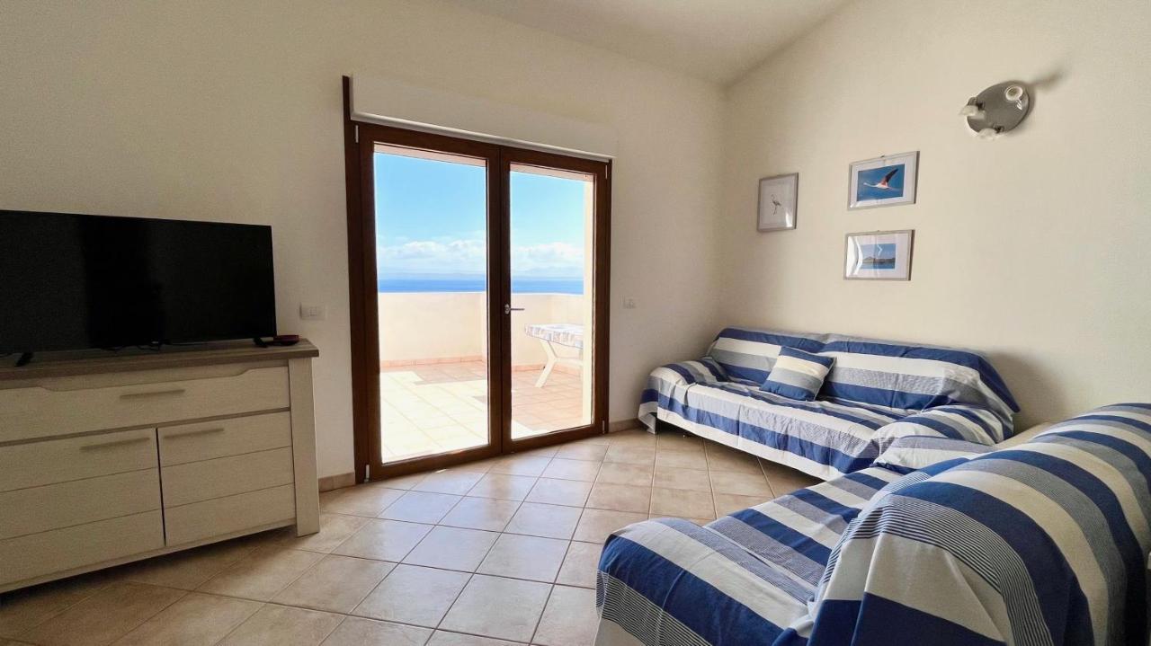 Attici Con Terrazzo Vista Mare Lägenhet Calasetta Exteriör bild