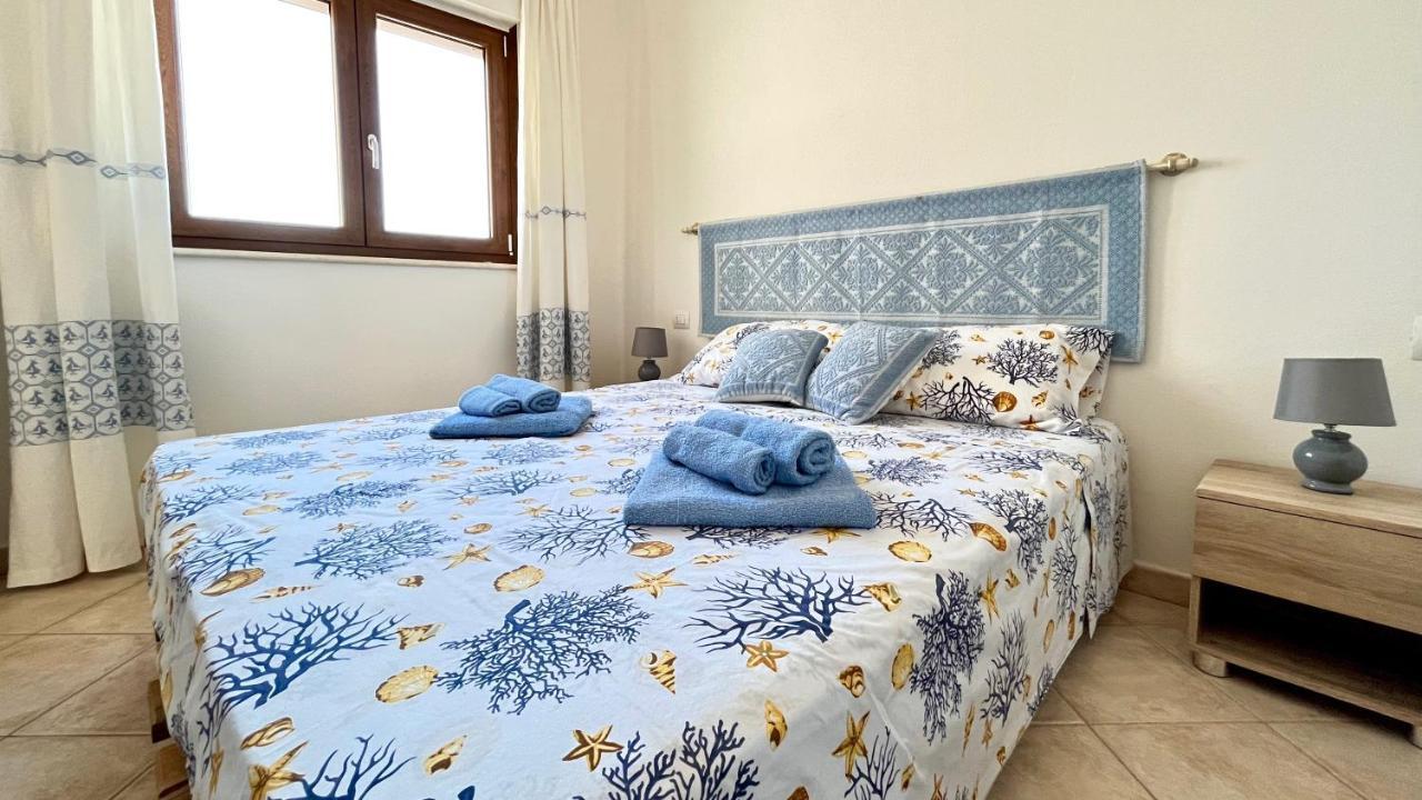 Attici Con Terrazzo Vista Mare Lägenhet Calasetta Exteriör bild