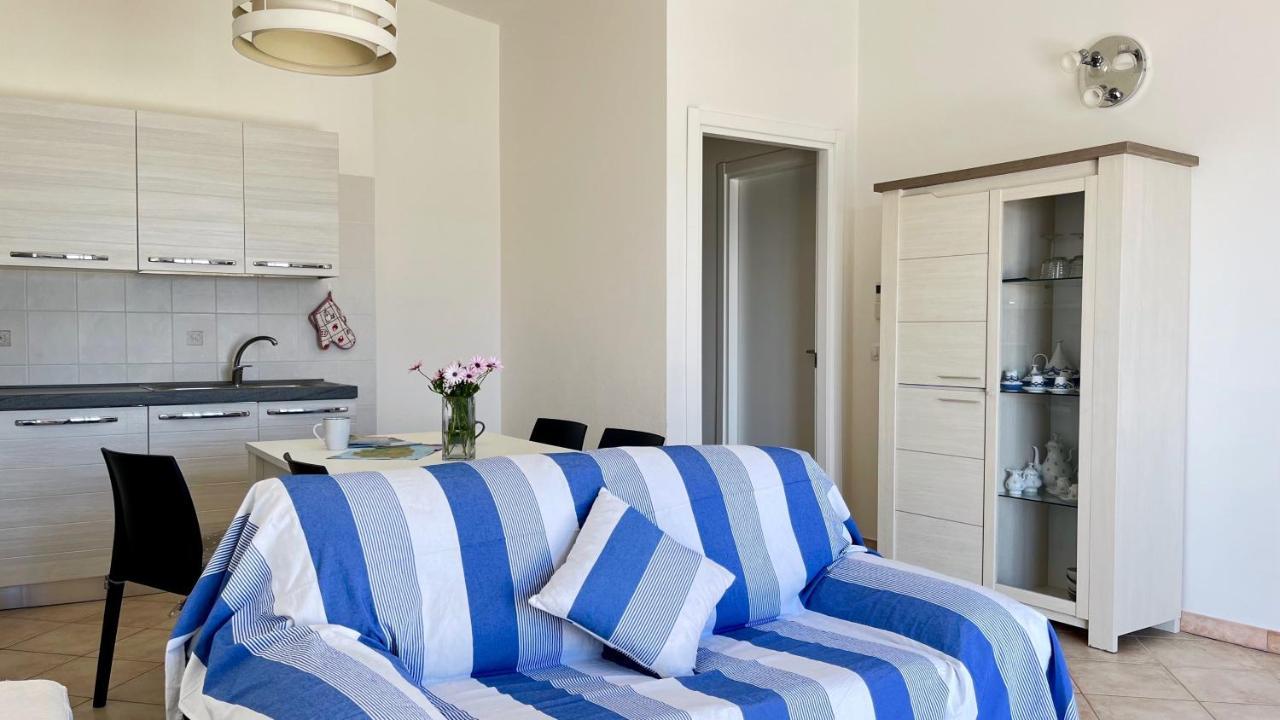 Attici Con Terrazzo Vista Mare Lägenhet Calasetta Exteriör bild