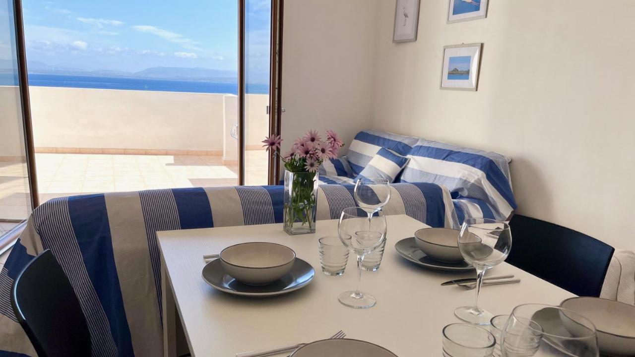 Attici Con Terrazzo Vista Mare Lägenhet Calasetta Exteriör bild