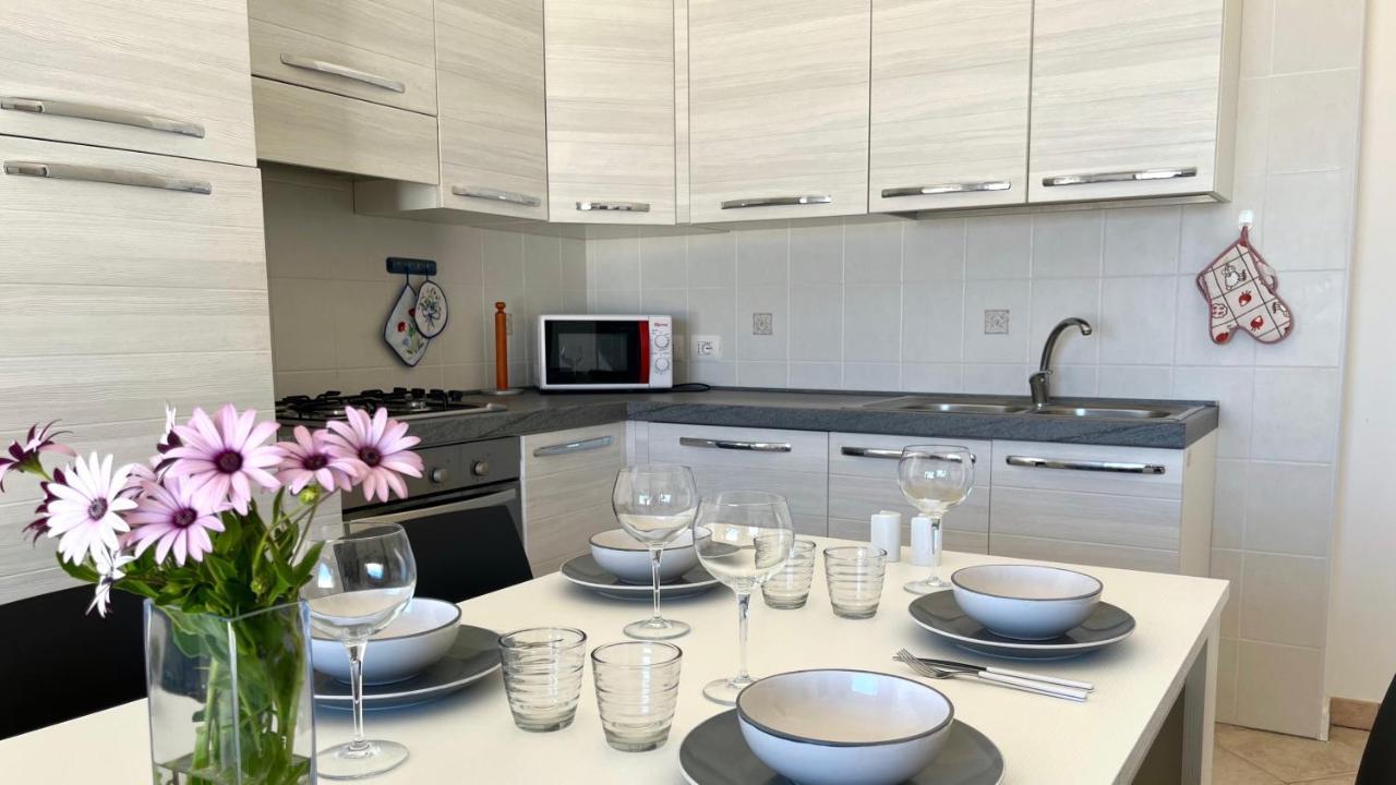 Attici Con Terrazzo Vista Mare Lägenhet Calasetta Exteriör bild
