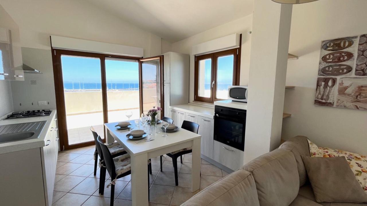 Attici Con Terrazzo Vista Mare Lägenhet Calasetta Exteriör bild