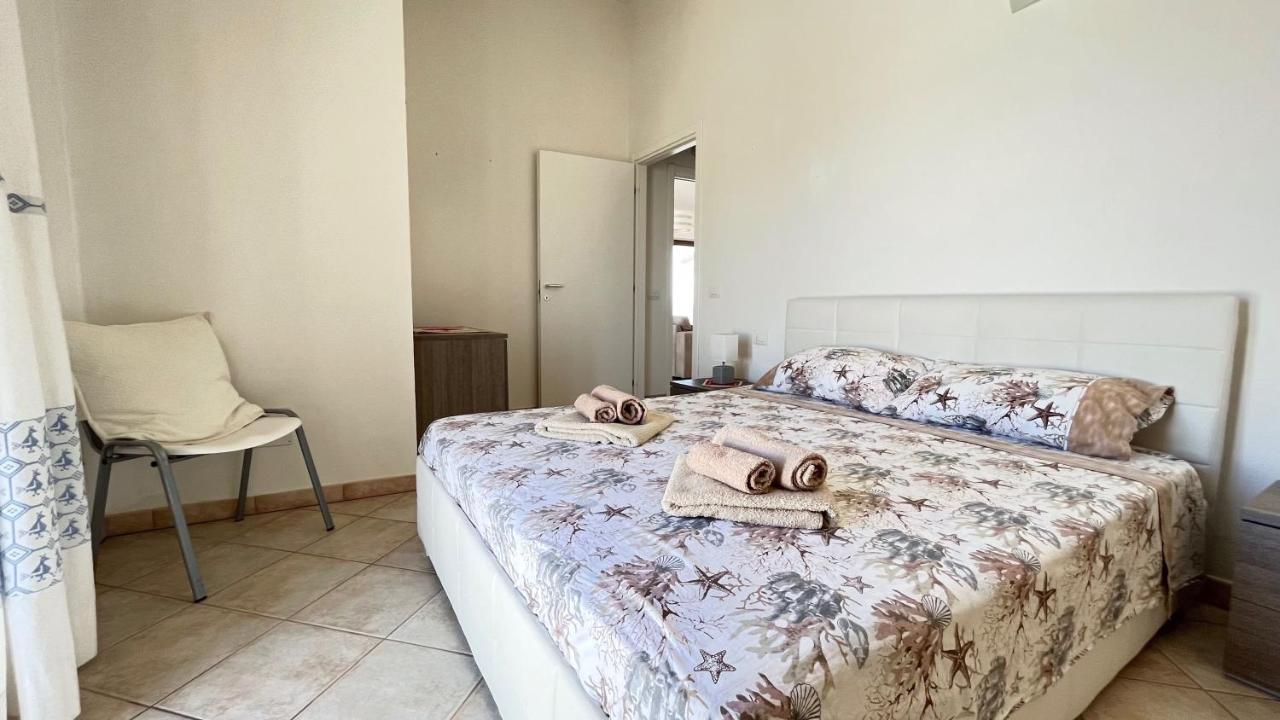 Attici Con Terrazzo Vista Mare Lägenhet Calasetta Exteriör bild