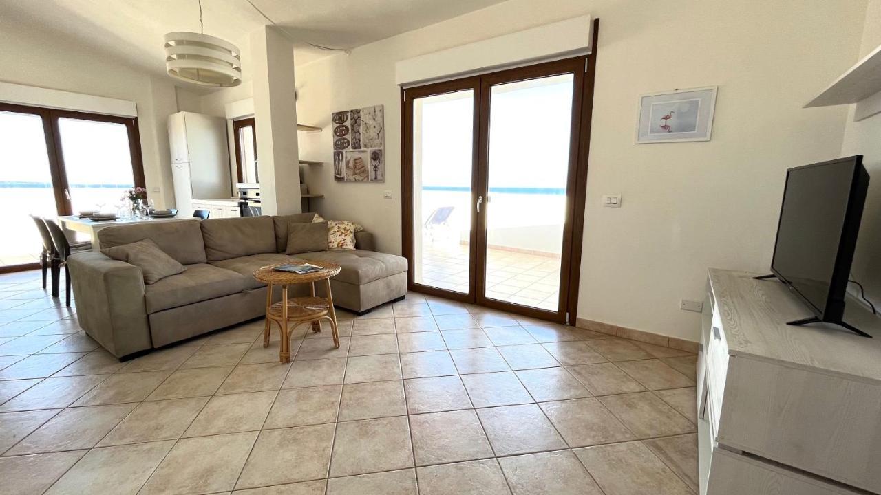 Attici Con Terrazzo Vista Mare Lägenhet Calasetta Exteriör bild