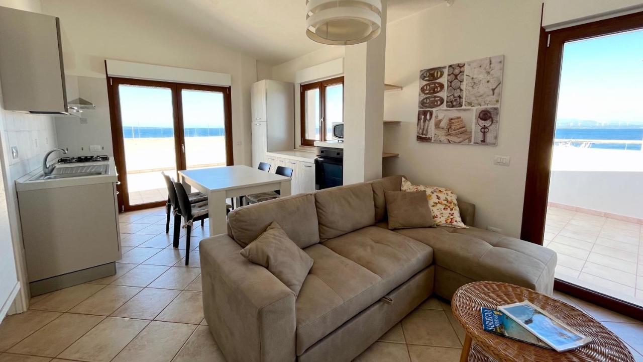Attici Con Terrazzo Vista Mare Lägenhet Calasetta Exteriör bild