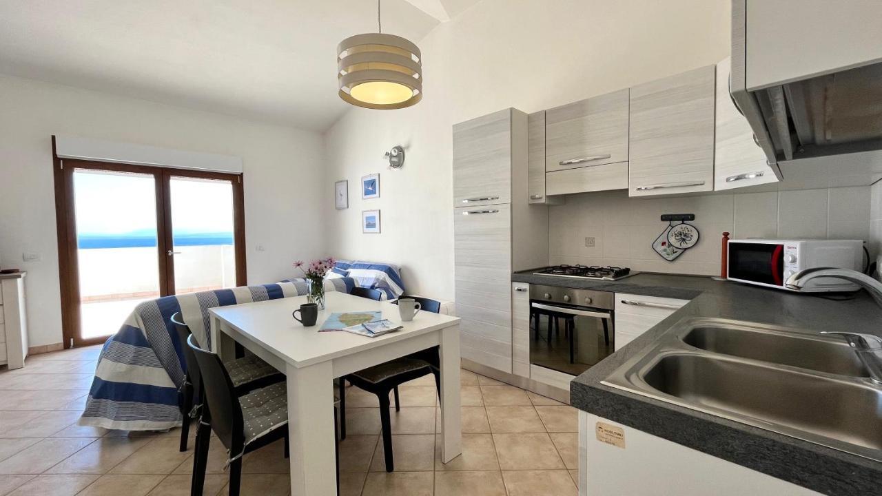 Attici Con Terrazzo Vista Mare Lägenhet Calasetta Exteriör bild