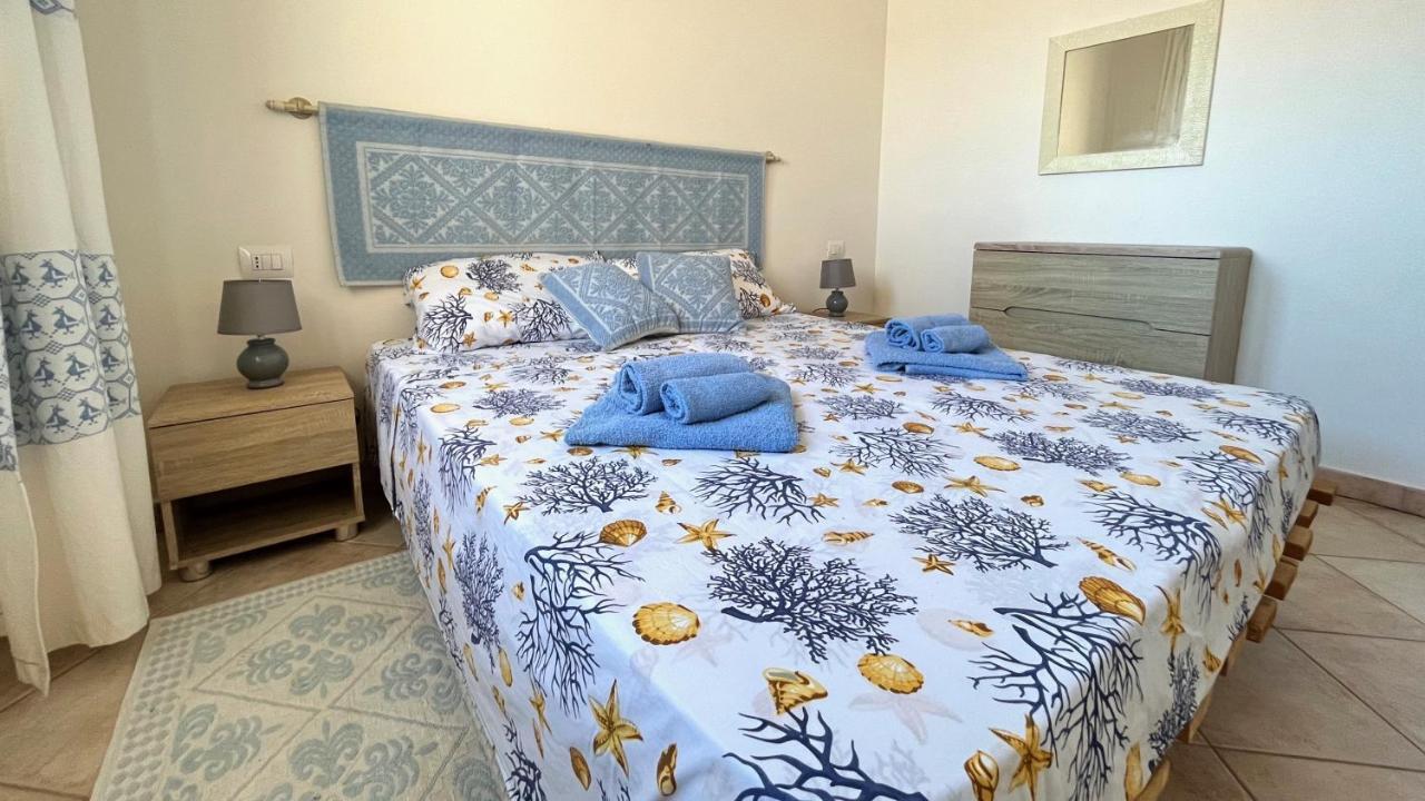 Attici Con Terrazzo Vista Mare Lägenhet Calasetta Exteriör bild